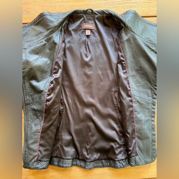 Danier Women’s Black Leather Jacket - Size S - Picture 6 of 16